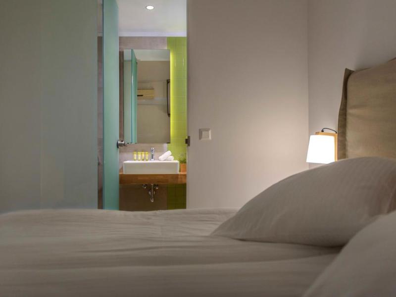 Akrathos Beach Hotel