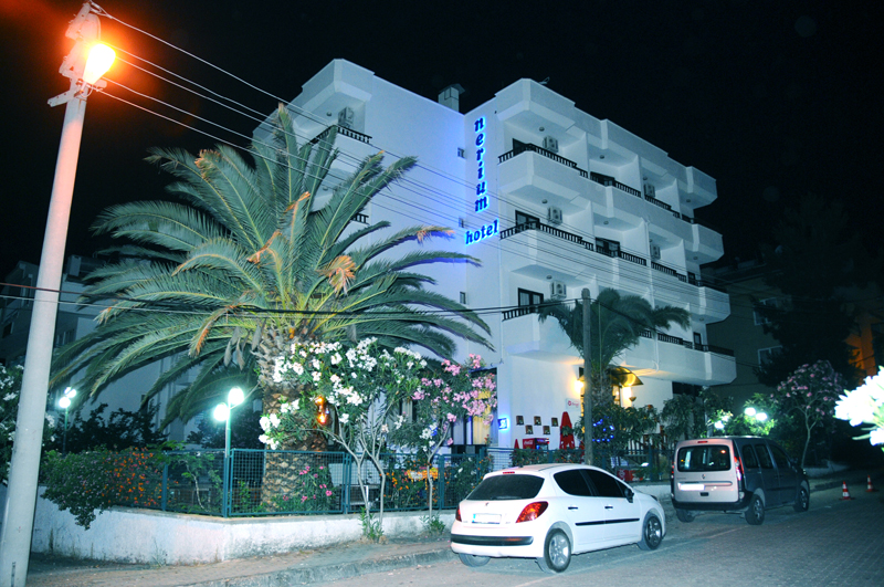 Avisos Hotel & Apartments