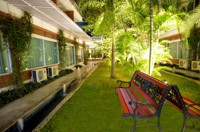 B2 Resort Boutique & Budget Hotel
