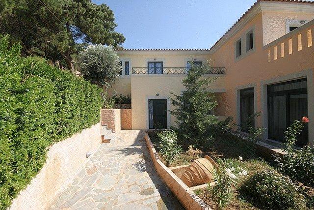 Ai Yannis Suites and Apartments Hotel