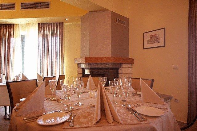 Ai Yannis Suites and Apartments Hotel