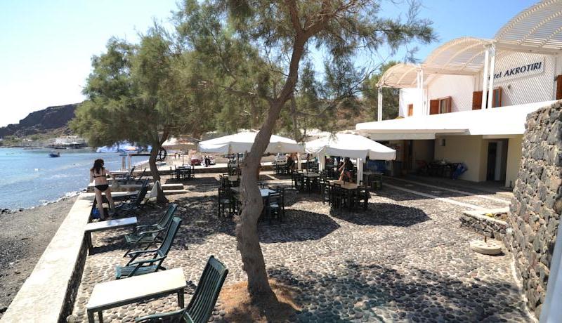 Akrotiri Hotel