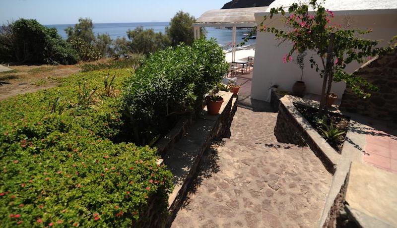 Akrotiri Hotel