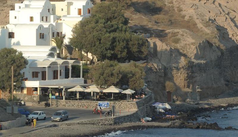 Akrotiri Hotel