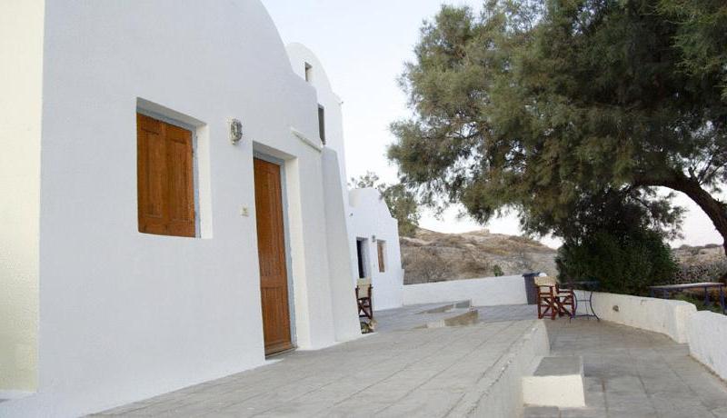 Akrotiri Hotel