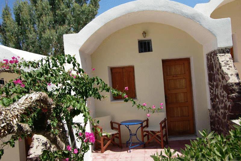 Akrotiri Hotel