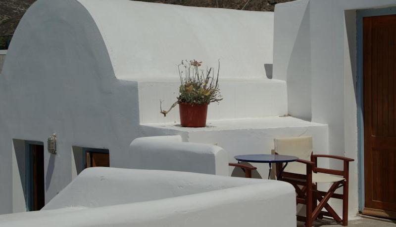 Akrotiri Hotel