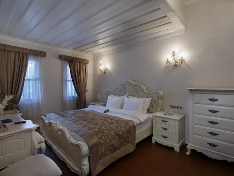 Lavin Suites Hotel