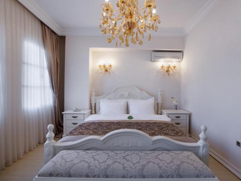 Lavin Suites Hotel