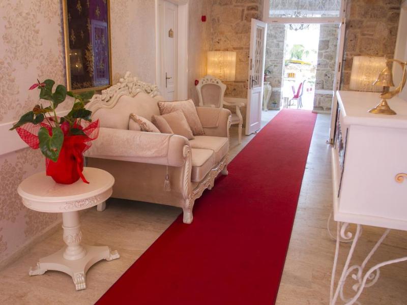 Lavin Suites Hotel
