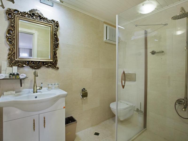 Lavin Suites Hotel