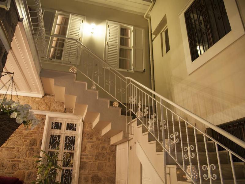Lavin Suites Hotel