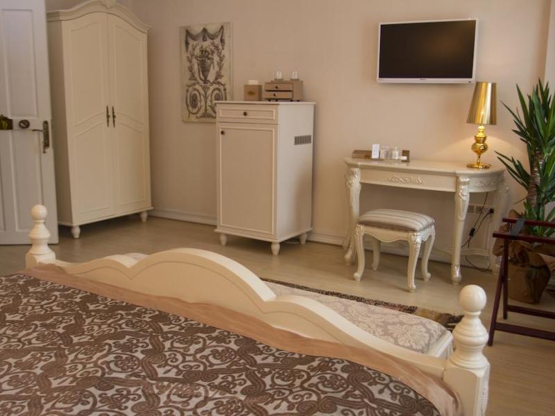 Lavin Suites Hotel