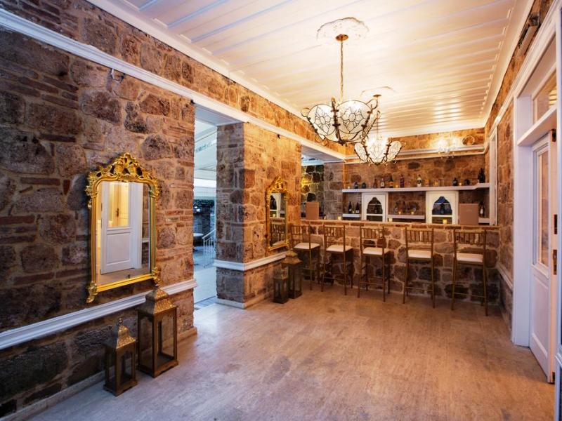 Lavin Suites Hotel