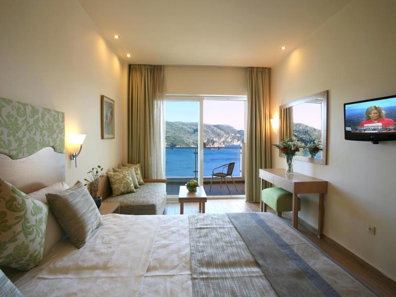 Akrotiri Beach Hotel