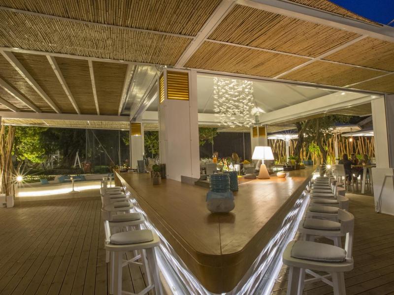 Akrotiri Beach Hotel