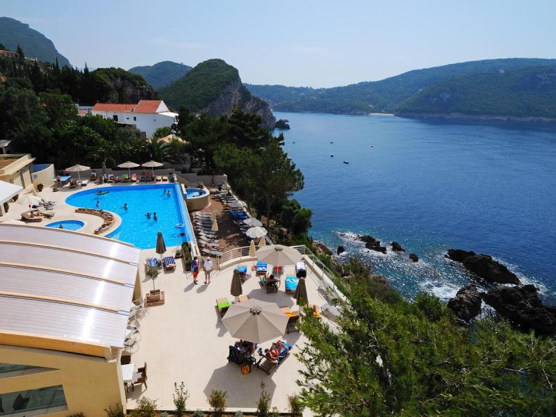 Akrotiri Beach Hotel