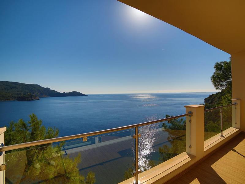 Akrotiri Beach Hotel