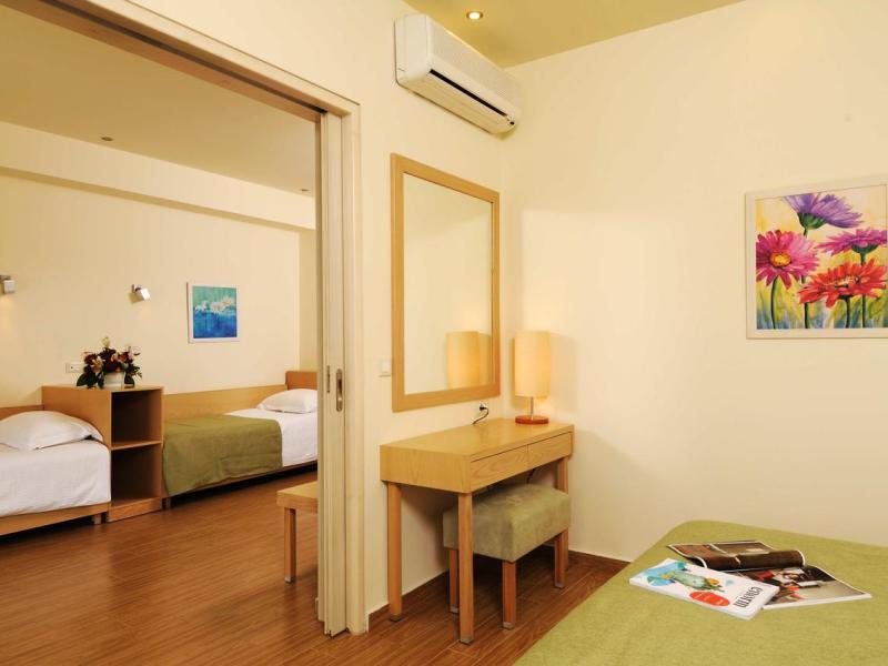 Akrotiri Beach Hotel