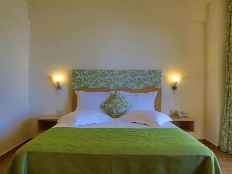 Akrotiri Beach Hotel