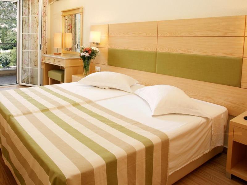 Akrotiri Beach Hotel