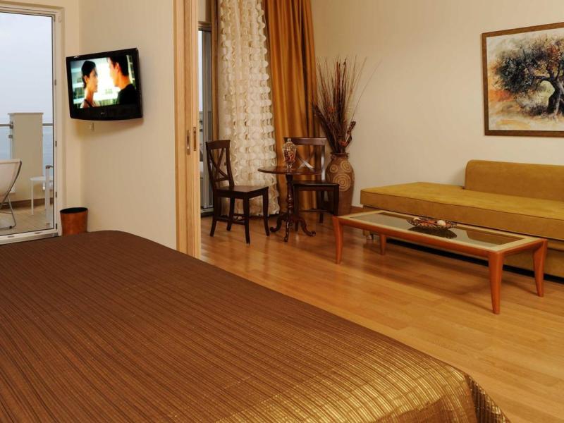 Akrotiri Beach Hotel