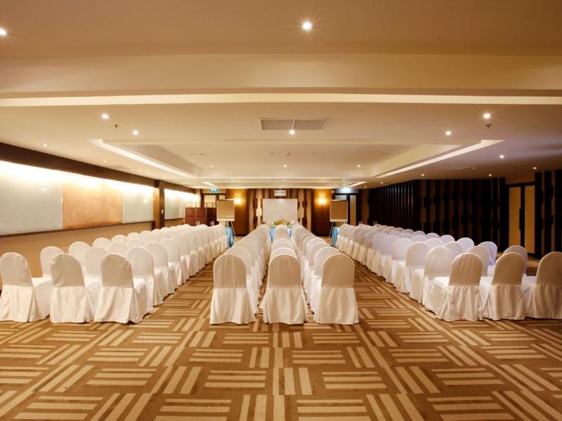 Graceland Khaolak Beach Resort