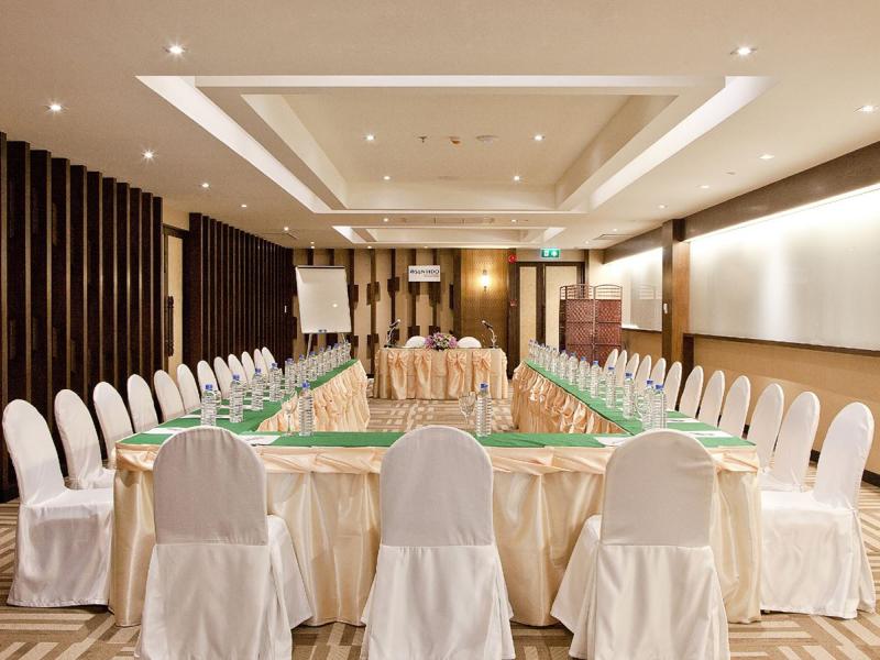 Graceland Khaolak Beach Resort