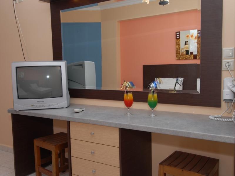 Callinica Hotel & Apartments