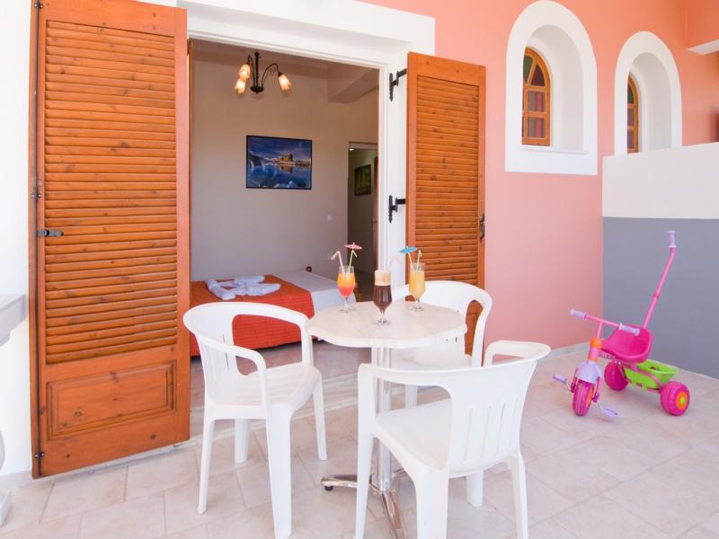 Callinica Hotel & Apartments
