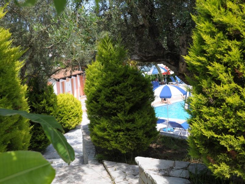Callinica Hotel & Apartments