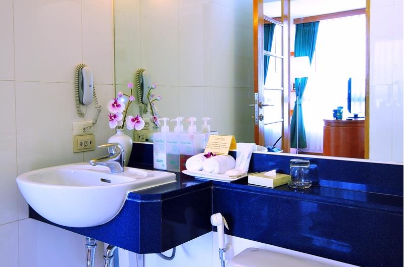 At Ease Saladaeng by Aetas