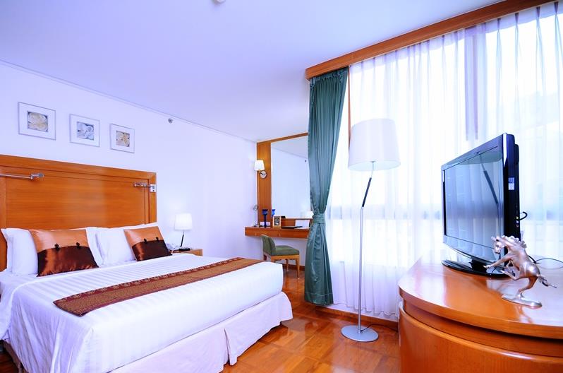 At Ease Saladaeng by Aetas