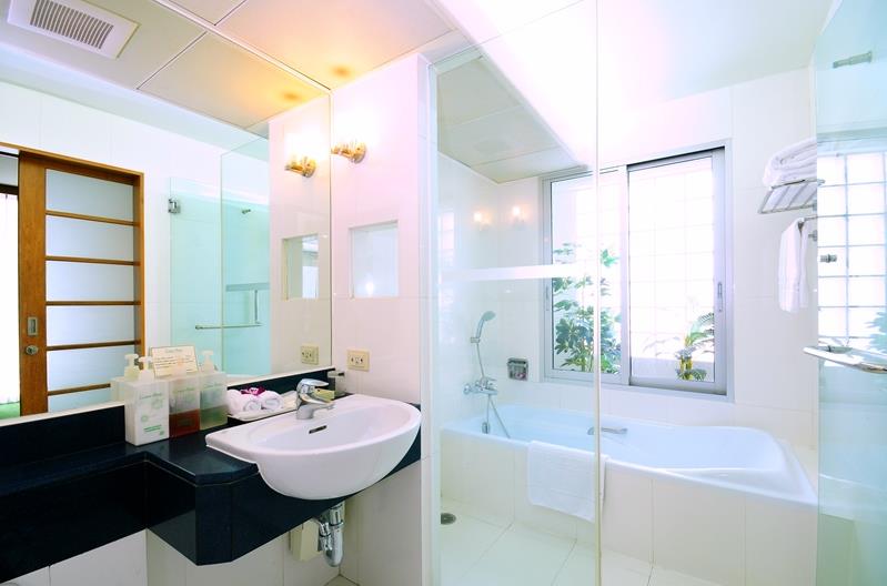 At Ease Saladaeng by Aetas