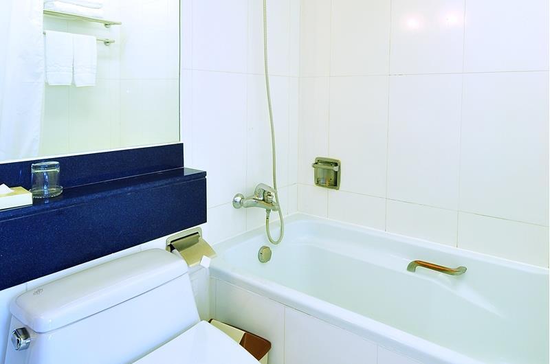 At Ease Saladaeng by Aetas