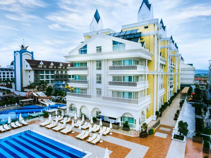 Dream World Resort & Spa