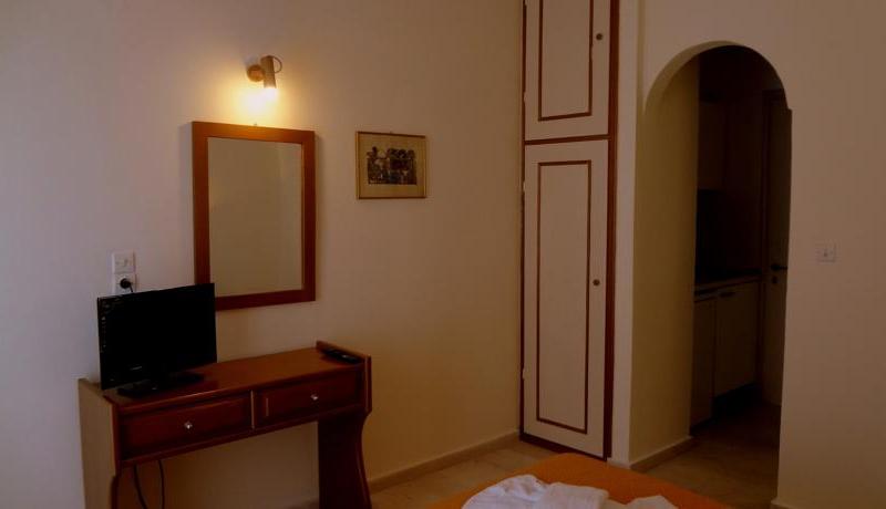 Veroniki Studios & Apartments