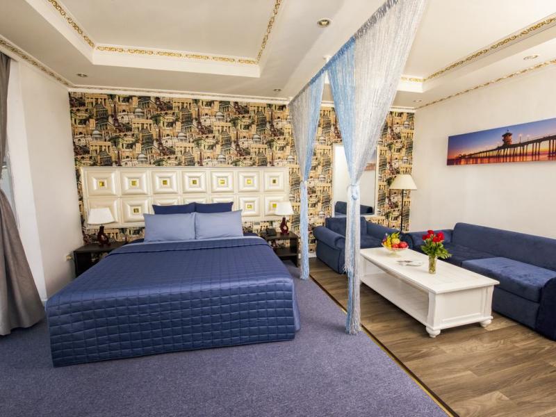 Golden Crown Hotel