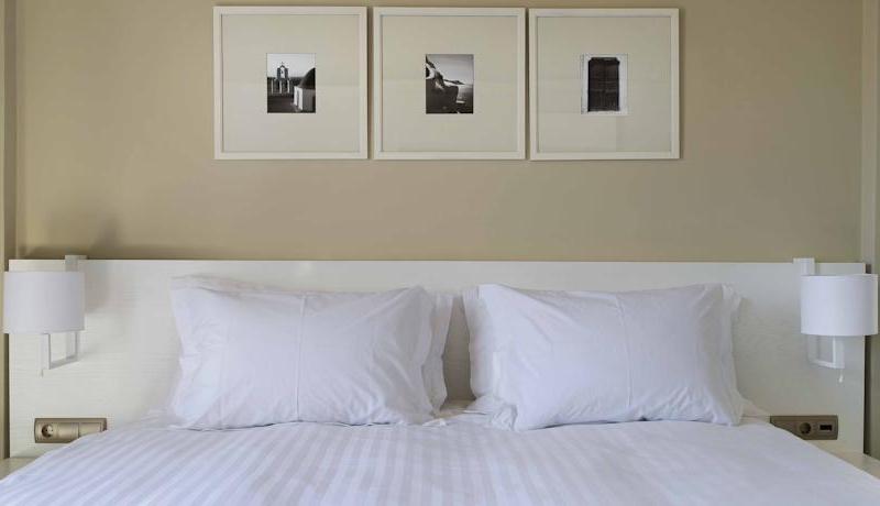 Acroterra Rosa Luxury Suites