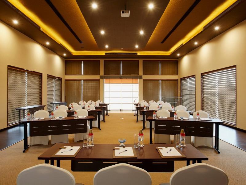 NH Bentota Ceysands Resort