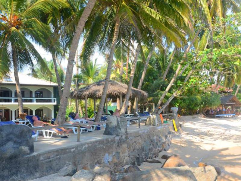 Sri Gemunu Beach Resort