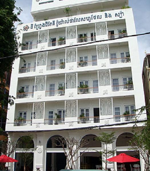 Frangipani Royal Palace Hotel