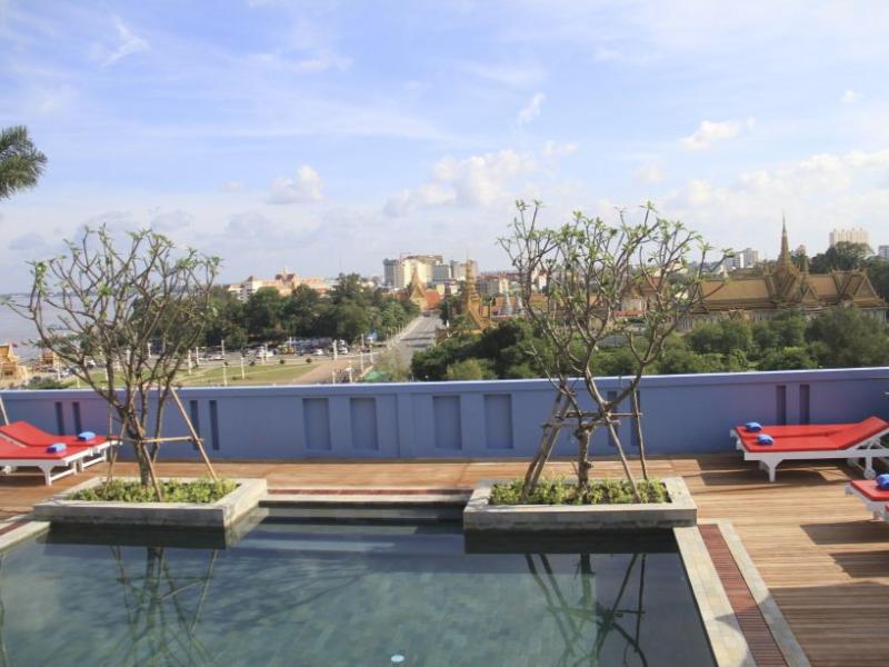 Frangipani Royal Palace Hotel