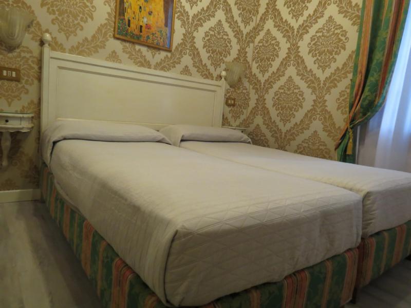 Hotel Bridge