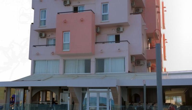 Mackenzie Beach Hotel