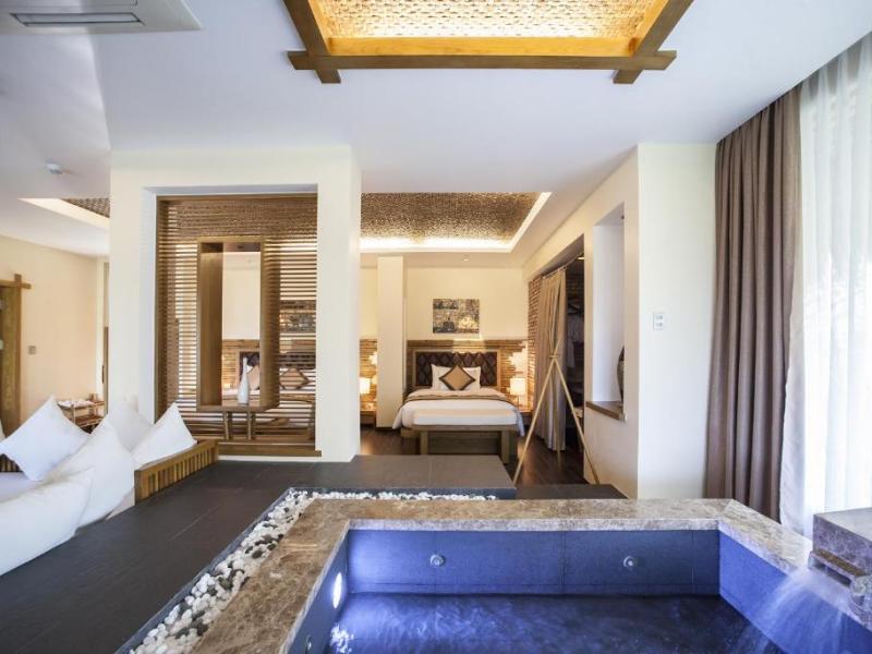 Aroma Beach Resort & Spa 