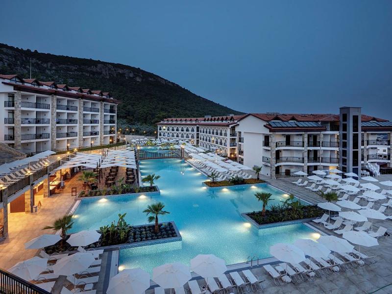 Ramada Resort by Wyndham Akbuk