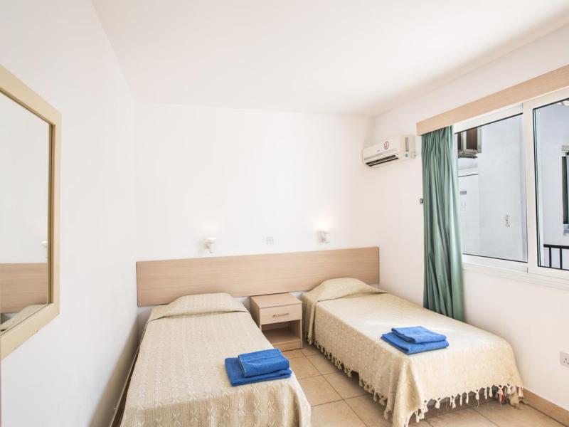 Pavlinia Hotel & Apartments