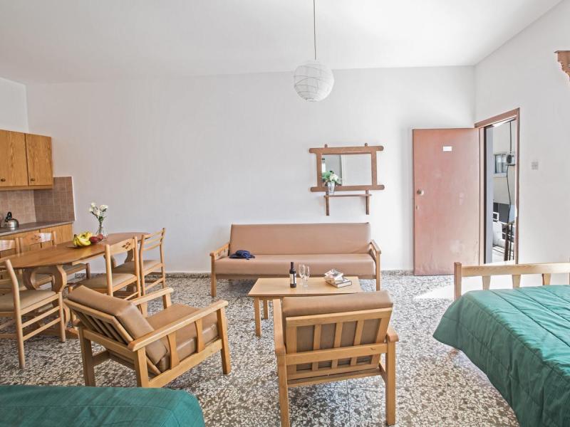 Pavlinia Hotel & Apartments