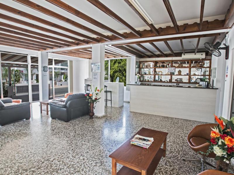 Pavlinia Hotel & Apartments